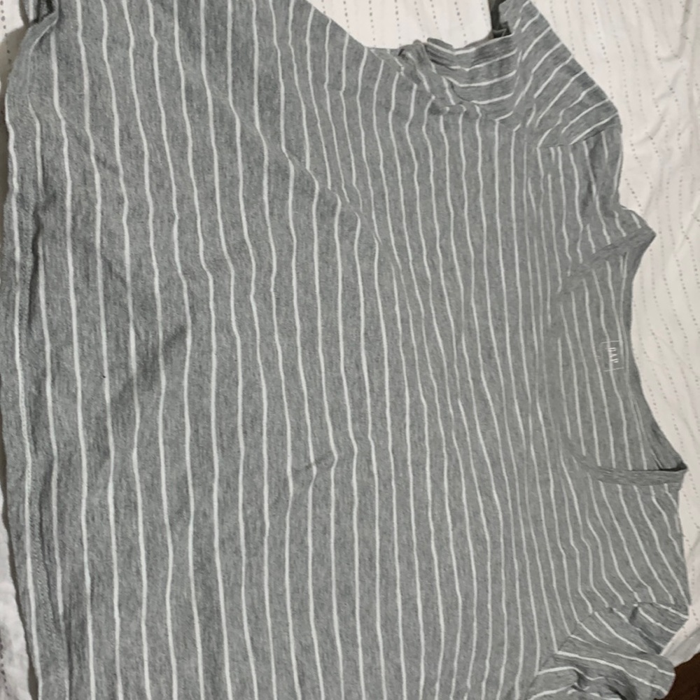 GAP light gray and white tee